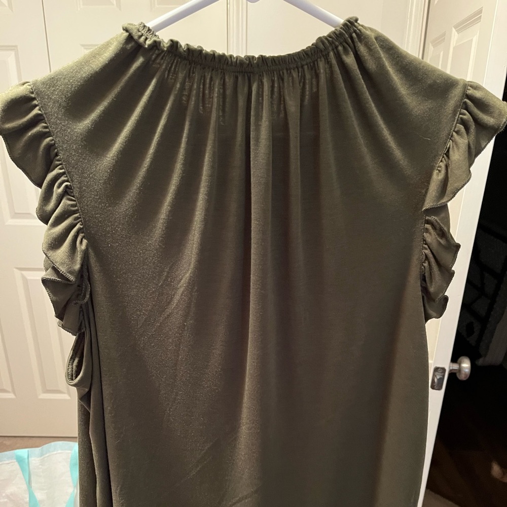 Soft Elastic Scrunched Neck Ruffle Top - Picture 8 of 9